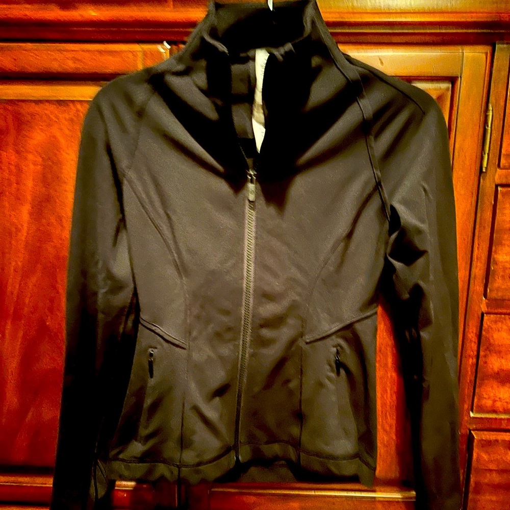 Lululemon NWOT Black Track Jacket Sz 4